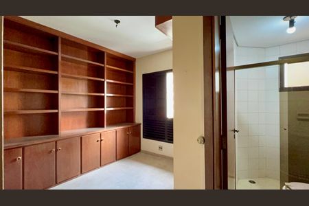 Apartamento à venda com 160m², 3 quartos e 3 vagasSuíte 2