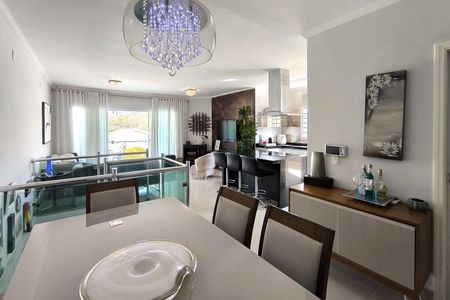 Casa à venda com 170m², 4 quartos e 2 vagasSala