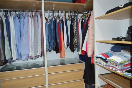 Apartamento à venda com 142m², 3 quartos e 2 vagasCloset da Suíte 1