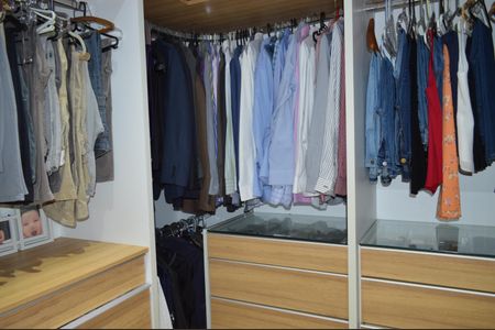 Apartamento à venda com 142m², 3 quartos e 2 vagasCloset da Suíte 1