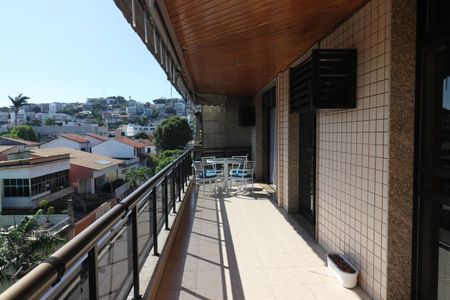 Apartamento para alugar com 184m², 4 quartos e 3 vagasVaranda