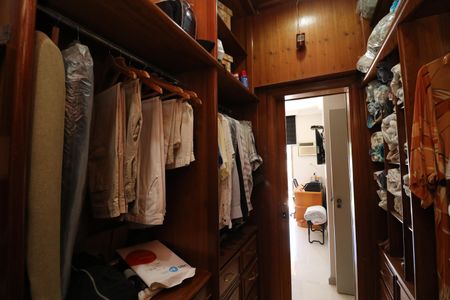 Apartamento para alugar com 184m², 4 quartos e 3 vagasCloset da suíte