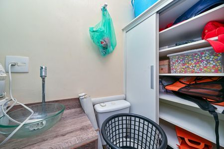 Apartamento à venda com 80m², 2 quartos e 2 vagasBanheiro de serviço