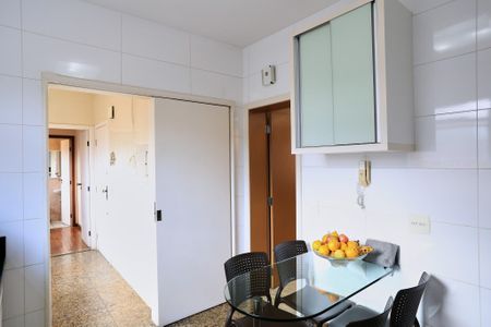 Apartamento à venda com 160m², 4 quartos e 2 vagasCozinha