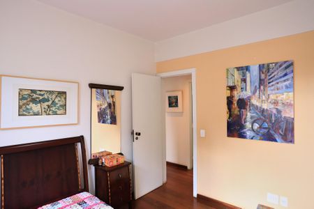 Apartamento à venda com 160m², 4 quartos e 2 vagasQuarto 2