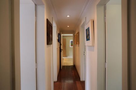 Apartamento à venda com 160m², 4 quartos e 2 vagasCorredor