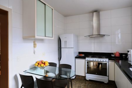 Apartamento à venda com 160m², 4 quartos e 2 vagasCozinha