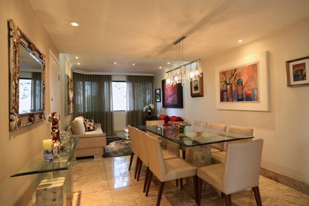 Apartamento à venda com 160m², 4 quartos e 2 vagasSala