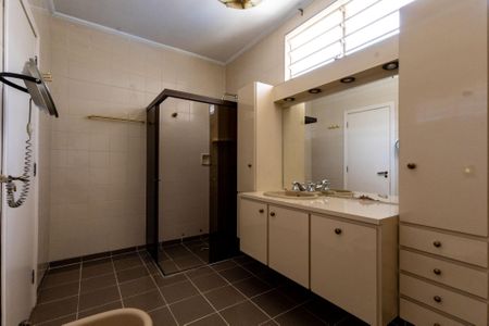 Casa para alugar com 380m², 3 quartos e 5 vagasBanheiro da Suíte