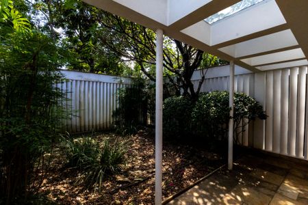 Casa para alugar com 380m², 3 quartos e 5 vagasQuintal