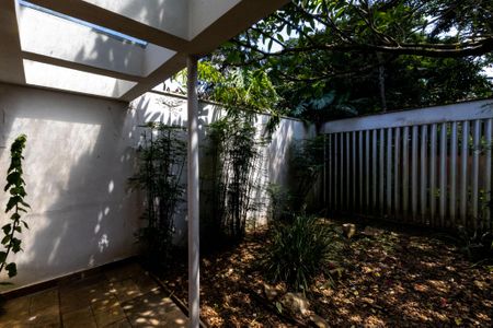 Casa para alugar com 380m², 3 quartos e 5 vagasQuintal