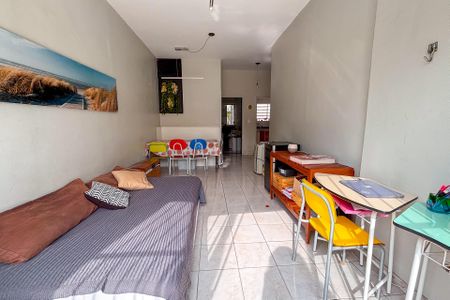 Casa à venda com 181m², 2 quartos e 1 vaga Casa à venda com 181m², 2 quartos e 1 vagaSala