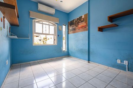 Casa à venda com 181m², 3 quartos e 2 vagasQuarto