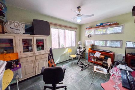 Casa à venda com 181m², 2 quartos e 1 vaga Casa à venda com 181m², 2 quartos e 1 vagaEdícula