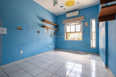 Casa à venda com 181m², 3 quartos e 2 vagasQuarto 