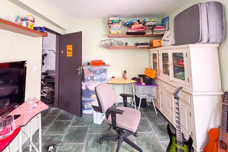 Casa à venda com 181m², 2 quartos e 1 vaga Casa à venda com 181m², 2 quartos e 1 vagaEdícula