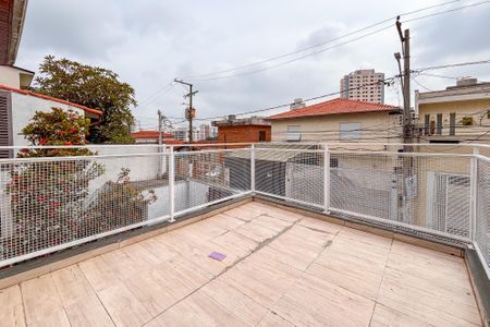 Casa à venda com 181m², 2 quartos e 1 vaga Casa à venda com 181m², 2 quartos e 1 vagaVaranda
