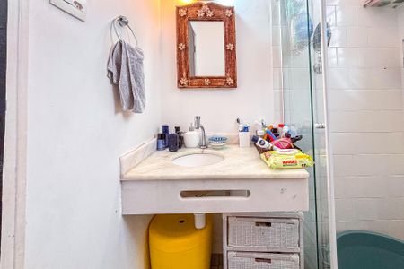 Casa à venda com 181m², 2 quartos e 1 vaga Casa à venda com 181m², 2 quartos e 1 vagaBanheiro