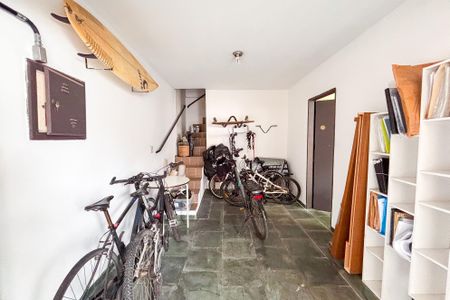 Casa à venda com 181m², 2 quartos e 1 vaga Casa à venda com 181m², 2 quartos e 1 vagaGaragem