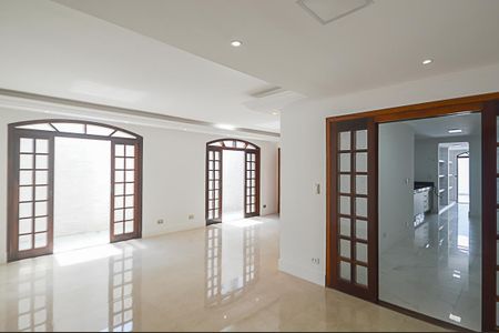 Casa à venda com 370m², 3 quartos e 5 vagas Casa à venda com 370m², 3 quartos e 5 vagasSala