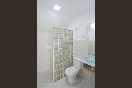 Casa à venda com 370m², 3 quartos e 5 vagas Casa à venda com 370m², 3 quartos e 5 vagasBanheiro da Suíte 2