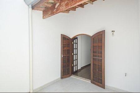 Casa à venda com 370m², 3 quartos e 5 vagas Casa à venda com 370m², 3 quartos e 5 vagasSacada