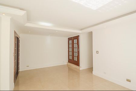 Casa à venda com 370m², 3 quartos e 5 vagas Casa à venda com 370m², 3 quartos e 5 vagasSala