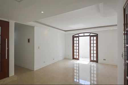 Casa à venda com 370m², 3 quartos e 5 vagas Casa à venda com 370m², 3 quartos e 5 vagasSala