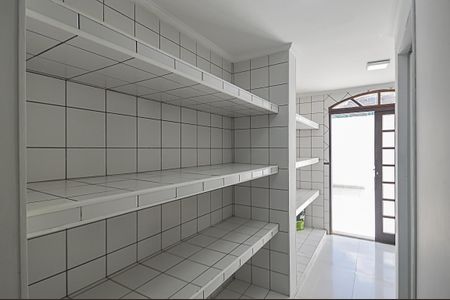 Casa à venda com 370m², 3 quartos e 5 vagas Casa à venda com 370m², 3 quartos e 5 vagasCozinha