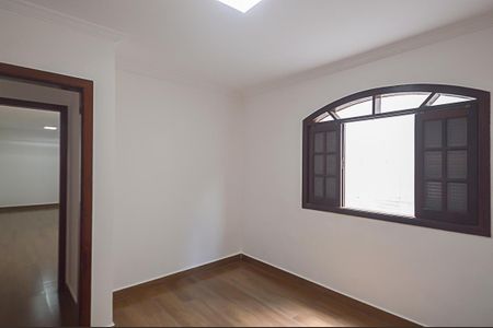 Casa à venda com 370m², 3 quartos e 5 vagas Casa à venda com 370m², 3 quartos e 5 vagasQuarto