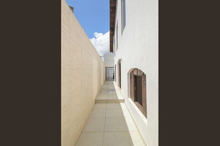 Casa à venda com 370m², 3 quartos e 5 vagas Casa à venda com 370m², 3 quartos e 5 vagasSacada