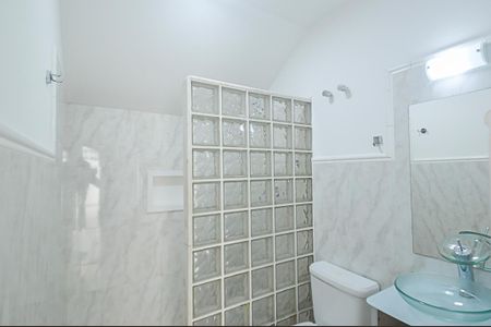 Casa à venda com 370m², 3 quartos e 5 vagas Casa à venda com 370m², 3 quartos e 5 vagasBanheiro da Suíte 2