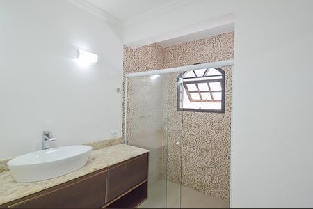 Casa à venda com 370m², 3 quartos e 5 vagas Casa à venda com 370m², 3 quartos e 5 vagasBanheiro da Suíte 1