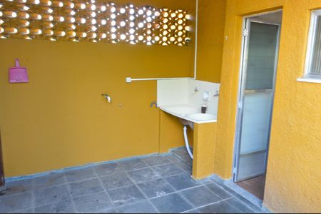 Casa de condomínio para alugar com 55m², 1 quarto e 1 vaga Casa de condomínio para alugar com 55m², 1 quarto e 1 vagaÁrea de Serviço