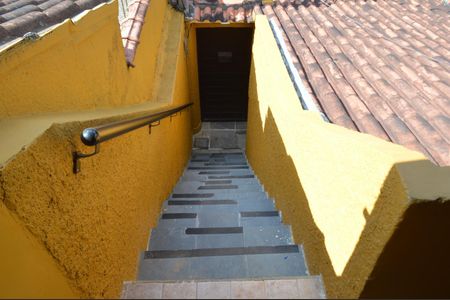 Casa de condomínio para alugar com 55m², 1 quarto e 1 vaga Casa de condomínio para alugar com 55m², 1 quarto e 1 vagaEscada