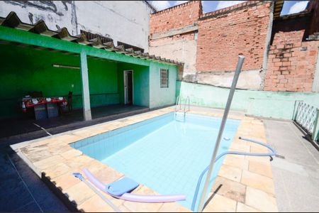 Casa à venda com 400m², 3 quartos e 1 vaga Casa à venda com 400m², 3 quartos e 1 vagaPiscina