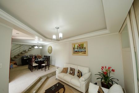 Casa para alugar com 337m², 8 quartos e 3 vagas Casa para alugar com 337m², 8 quartos e 3 vagascasa 2 - Sala