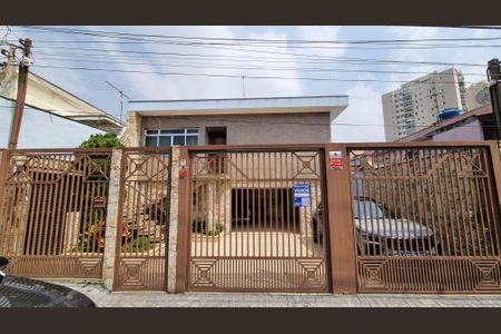 Casa para alugar com 337m², 8 quartos e 3 vagas Casa para alugar com 337m², 8 quartos e 3 vagasFachada