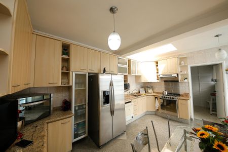 Casa para alugar com 337m², 8 quartos e 3 vagas Casa para alugar com 337m², 8 quartos e 3 vagasCozinha