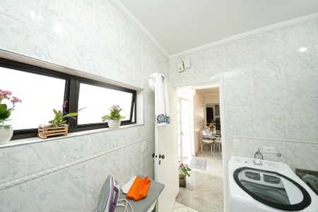 Casa para alugar com 337m², 8 quartos e 3 vagas Casa para alugar com 337m², 8 quartos e 3 vagasÁrea de Serviço