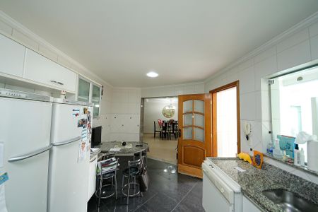 Casa para alugar com 337m², 8 quartos e 3 vagas Casa para alugar com 337m², 8 quartos e 3 vagascasa 2 -Cozinha