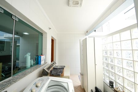 Casa para alugar com 337m², 8 quartos e 3 vagas Casa para alugar com 337m², 8 quartos e 3 vagascasa 2 -Área de Serviço