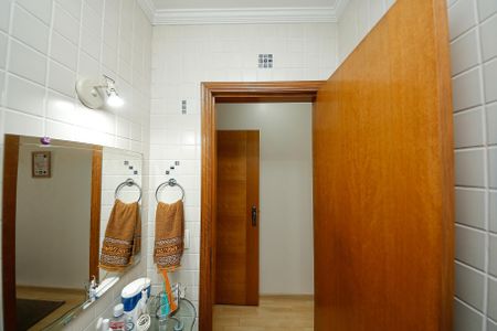 Casa para alugar com 337m², 8 quartos e 3 vagas Casa para alugar com 337m², 8 quartos e 3 vagascasa 2 -Banheiro