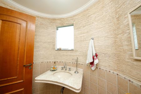 Casa para alugar com 337m², 8 quartos e 3 vagas Casa para alugar com 337m², 8 quartos e 3 vagascasa 2 - Lavabo Sala