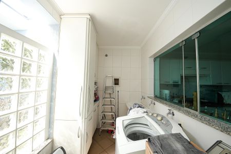 Casa para alugar com 337m², 8 quartos e 3 vagas Casa para alugar com 337m², 8 quartos e 3 vagascasa 2 -Área de Serviço