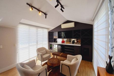 Casa de condomínio à venda com 272m², 3 quartos e 3 vagasSala