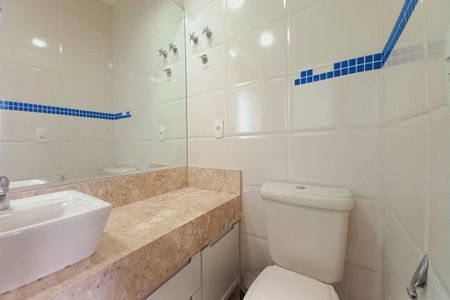 Casa de condomínio à venda com 272m², 3 quartos e 3 vagasBanheiro da Suíte 2