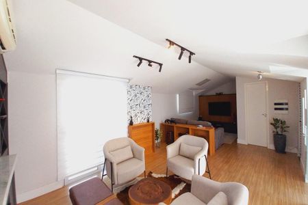 Casa de condomínio à venda com 272m², 3 quartos e 3 vagasSala