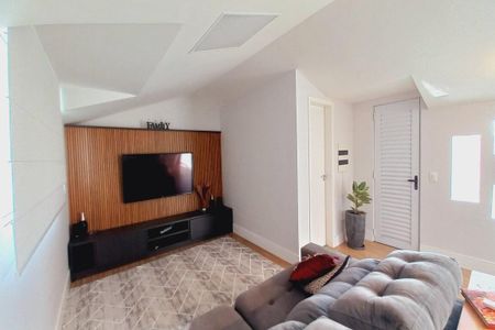 Casa de condomínio à venda com 272m², 3 quartos e 3 vagasSala de TV