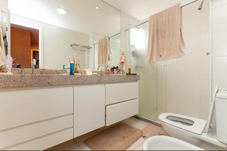 Apartamento à venda com 132m², 2 quartos e 2 vagasBanheiro do quarto 1 Suíte